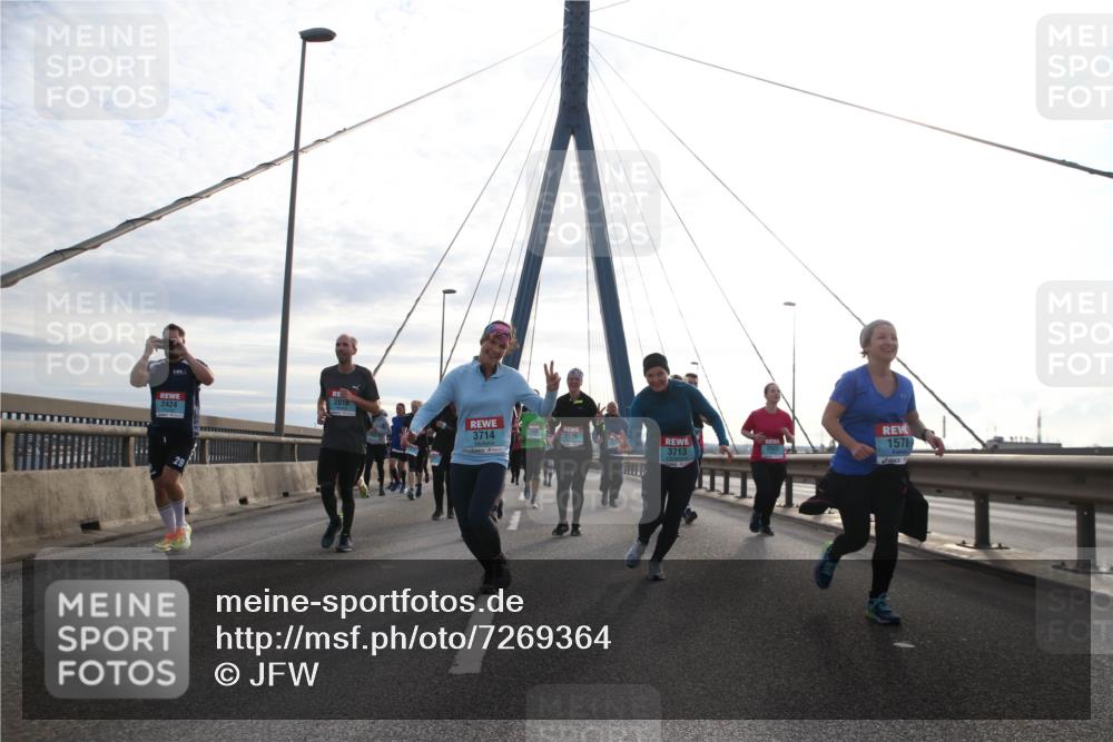 03.10.2024 - Köhlbrandbrückenlauf Jannik Wohlers http://msf.ph/oto/7269364 03.10.2024 09:30:56 Position 1 2424, 2018, 3714, 2120, 1578, 3713 meine-sportfotos.de
