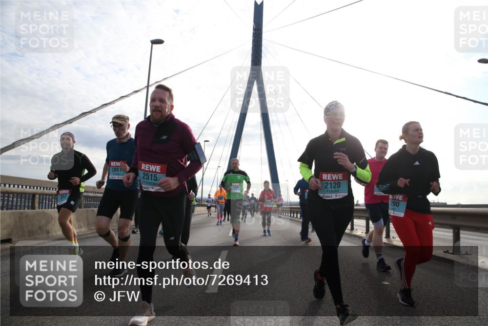 03.10.2024 - Köhlbrandbrückenlauf Jannik Wohlers http://msf.ph/oto/7269413 03.10.2024 09:30:58 Position 1 28610, 2515, 2488, 2120, 290, 20 meine-sportfotos.de
