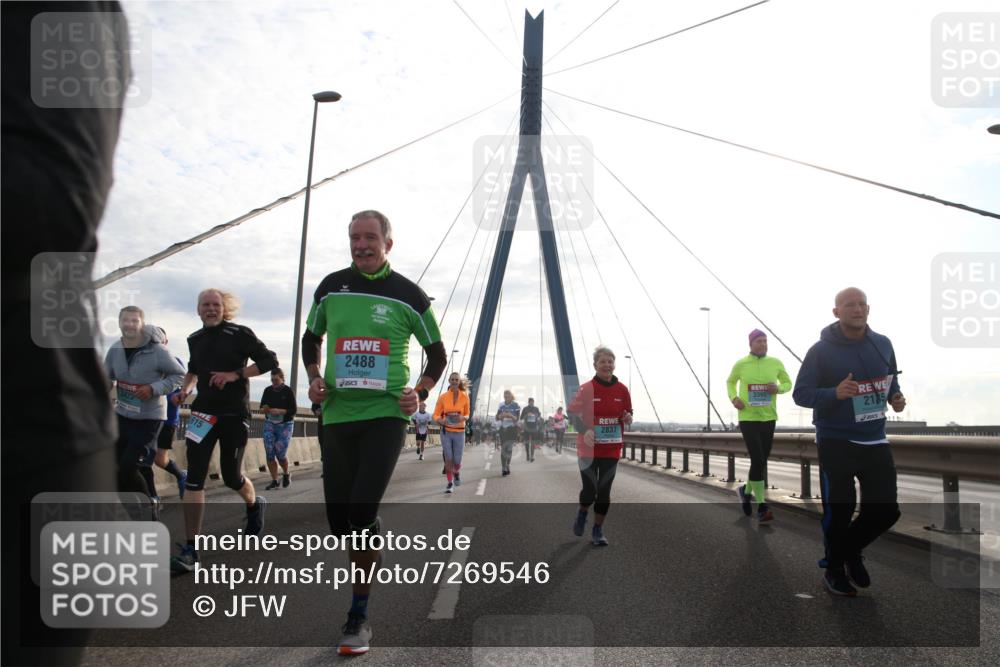 03.10.2024 - Köhlbrandbrückenlauf Jannik Wohlers http://msf.ph/oto/7269546 03.10.2024 09:31:00 Position 1 3423, 1615, 2488, 2837, 3395, 2135 meine-sportfotos.de
