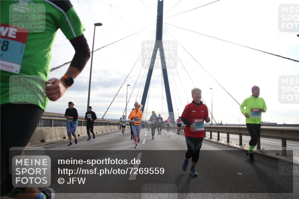 03.10.2024 - Köhlbrandbrückenlauf Jannik Wohlers http://msf.ph/oto/7269559 03.10.2024 09:31:00 Position 1 8, 3395, 2837 meine-sportfotos.de