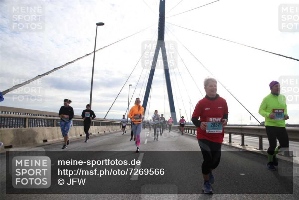 03.10.2024 - Köhlbrandbrückenlauf Jannik Wohlers http://msf.ph/oto/7269566 03.10.2024 09:31:01 Position 1 3395, 2837 meine-sportfotos.de