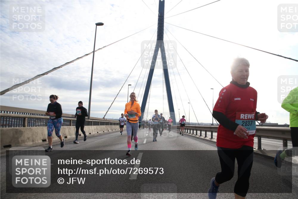 03.10.2024 - Köhlbrandbrückenlauf Jannik Wohlers http://msf.ph/oto/7269573 03.10.2024 09:31:01 Position 1 2552, 2837 meine-sportfotos.de