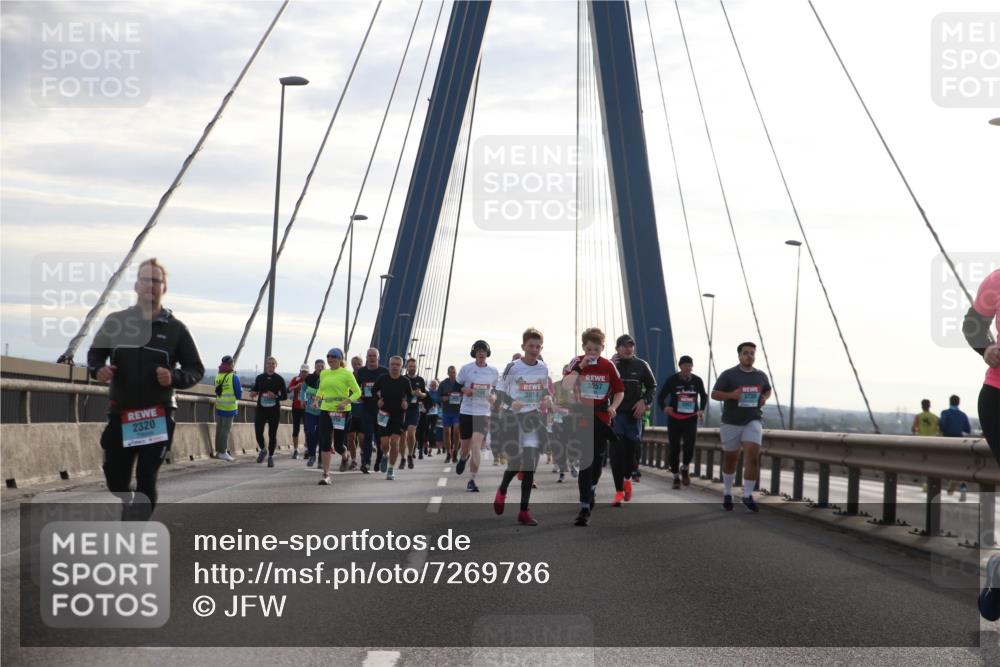 03.10.2024 - Köhlbrandbrückenlauf Jannik Wohlers http://msf.ph/oto/7269786 03.10.2024 09:31:07 Position 1 2320 meine-sportfotos.de