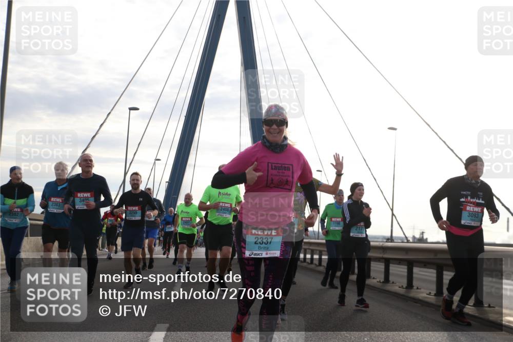 03.10.2024 - Köhlbrandbrückenlauf Jannik Wohlers http://msf.ph/oto/7270840 03.10.2024 09:31:14 Position 1 2382, 3405, 2383, 3259, 2407, 2408, 2337, 2171, 3093 meine-sportfotos.de