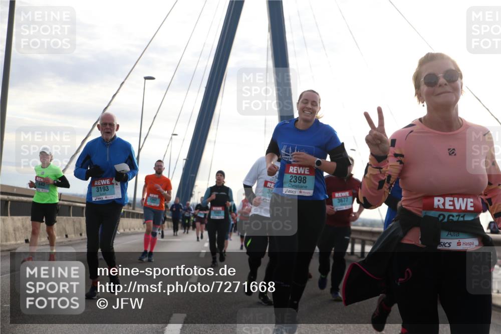 03.10.2024 - Köhlbrandbrückenlauf Jannik Wohlers http://msf.ph/oto/7271668 03.10.2024 09:31:21 Position 1 842, 3193, 1562, 2398, 30, 3677, 2671 meine-sportfotos.de