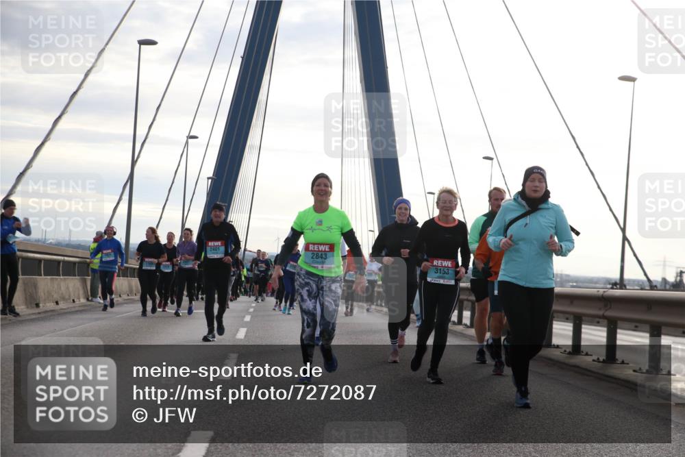 03.10.2024 - Köhlbrandbrückenlauf Jannik Wohlers http://msf.ph/oto/7272087 03.10.2024 09:31:35 Position 1 2401, 2843, 3153 meine-sportfotos.de