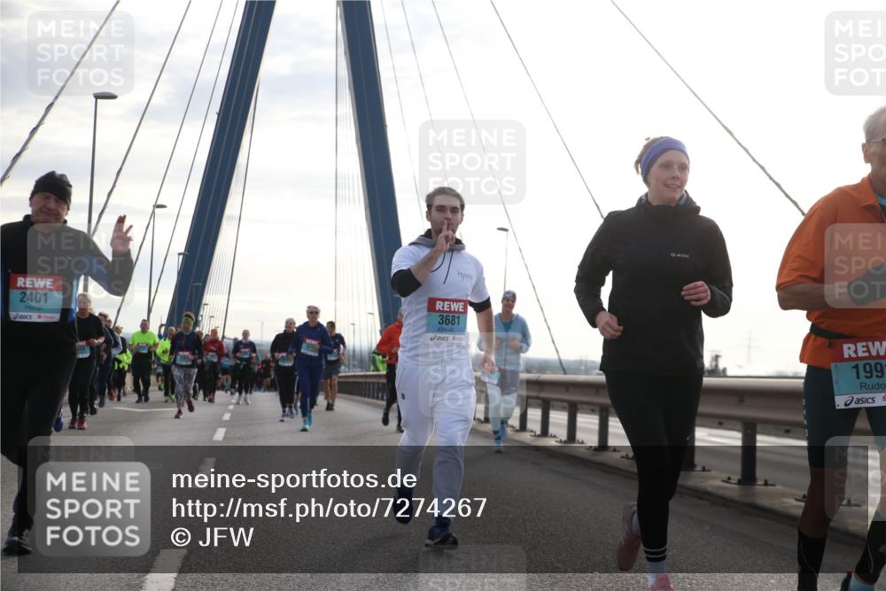 03.10.2024 - Köhlbrandbrückenlauf Jannik Wohlers http://msf.ph/oto/7274267 03.10.2024 09:31:38 Position 1 2401, 3681, 199 meine-sportfotos.de