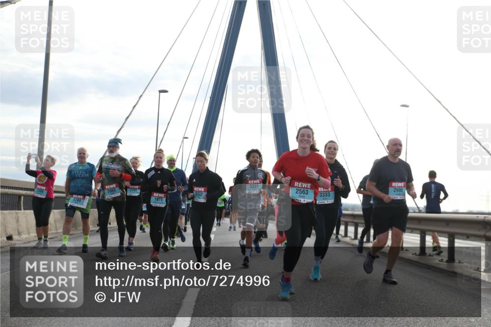 03.10.2024 - Köhlbrandbrückenlauf Jannik Wohlers http://msf.ph/oto/7274996 03.10.2024 09:32:01 Position 1 2780, 3331, 2065, 2563, 2305, 3333, 2990, 3332, 1979 meine-sportfotos.de