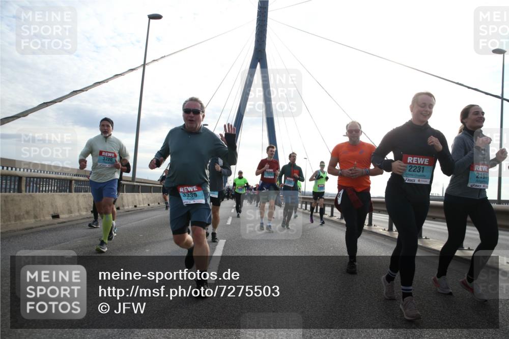 03.10.2024 - Köhlbrandbrückenlauf Jannik Wohlers http://msf.ph/oto/7275503 03.10.2024 09:32:07 Position 1 3720, 3339, 1328, 1366, 2231, 2197 meine-sportfotos.de