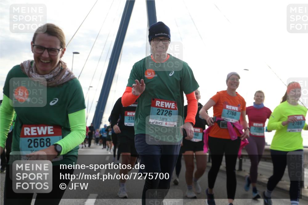 03.10.2024 - Köhlbrandbrückenlauf Jannik Wohlers http://msf.ph/oto/7275700 03.10.2024 09:32:13 Position 1 2668, 2726, 216, 148, 2768, 2789, 2769 meine-sportfotos.de