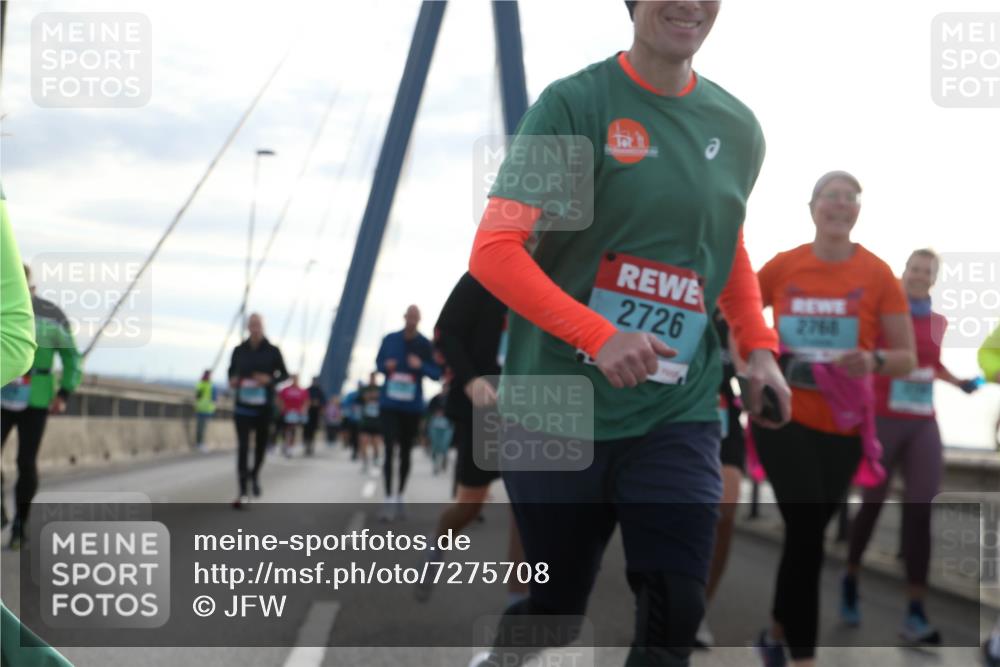 03.10.2024 - Köhlbrandbrückenlauf Jannik Wohlers http://msf.ph/oto/7275708 03.10.2024 09:32:13 Position 1 2726, 2768 meine-sportfotos.de