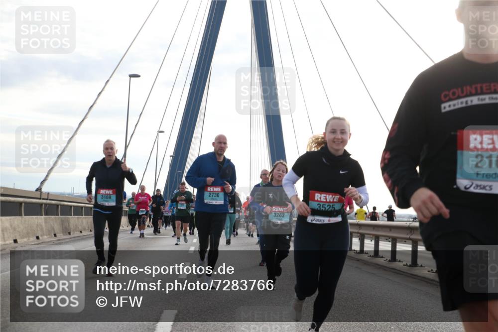 03.10.2024 - Köhlbrandbrückenlauf Jannik Wohlers http://msf.ph/oto/7283766 03.10.2024 09:32:15 Position 1 2730, 3169, 3525, 3263, 21 meine-sportfotos.de