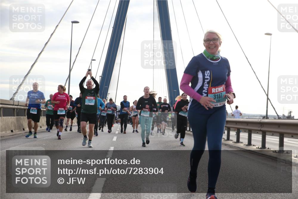 03.10.2024 - Köhlbrandbrückenlauf Jannik Wohlers http://msf.ph/oto/7283904 03.10.2024 09:32:18 Position 1 2074, 1913, 3019, 3351, 3187 meine-sportfotos.de
