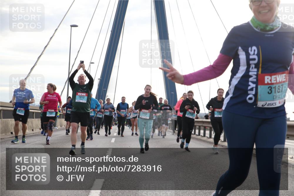 03.10.2024 - Köhlbrandbrückenlauf Jannik Wohlers http://msf.ph/oto/7283916 03.10.2024 09:32:18 Position 1 2074, 3351, 1913, 2975, 3019, 2976, 1792, 2938, 3187 meine-sportfotos.de