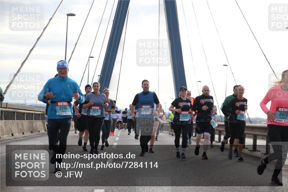 03.10.2024 - Köhlbrandbrückenlauf Jannik Wohlers http://msf.ph/oto/7284114 03.10.2024 09:32:22 Position 1 2203, 2975, 25, 2976, 3244, 70, 2352, 2472 meine-sportfotos.de