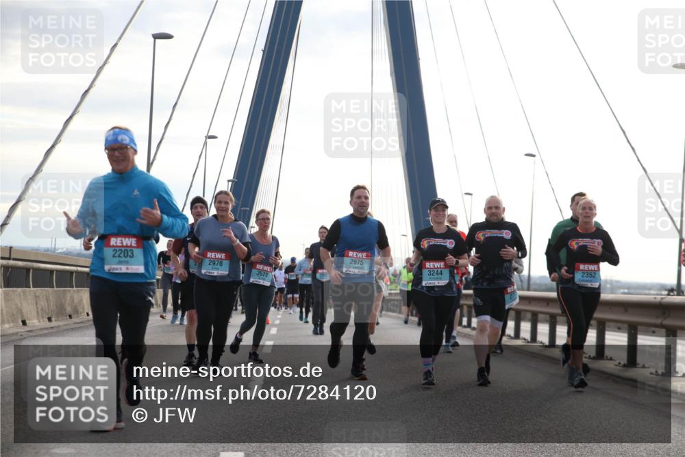 03.10.2024 - Köhlbrandbrückenlauf Jannik Wohlers http://msf.ph/oto/7284120 03.10.2024 09:32:22 Position 1 2203, 2975, 2976, 3244, 3570, 2302, 2352 meine-sportfotos.de