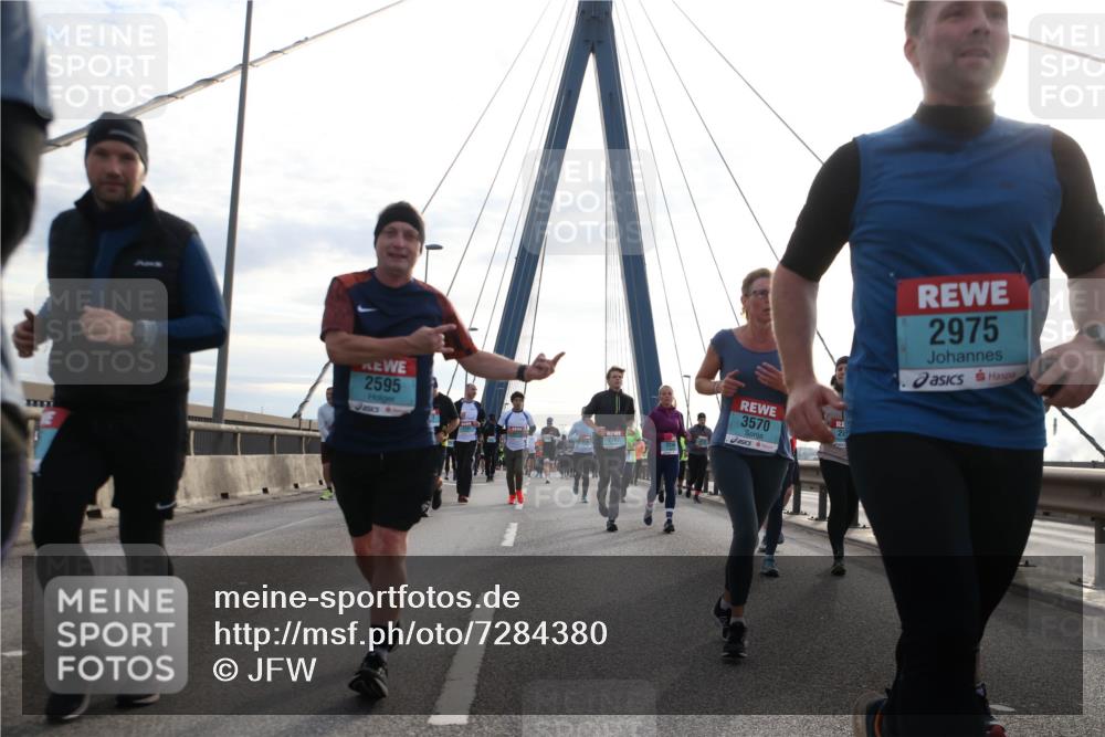 03.10.2024 - Köhlbrandbrückenlauf Jannik Wohlers http://msf.ph/oto/7284380 03.10.2024 09:32:26 Position 1 2595, 3570, 2975 meine-sportfotos.de