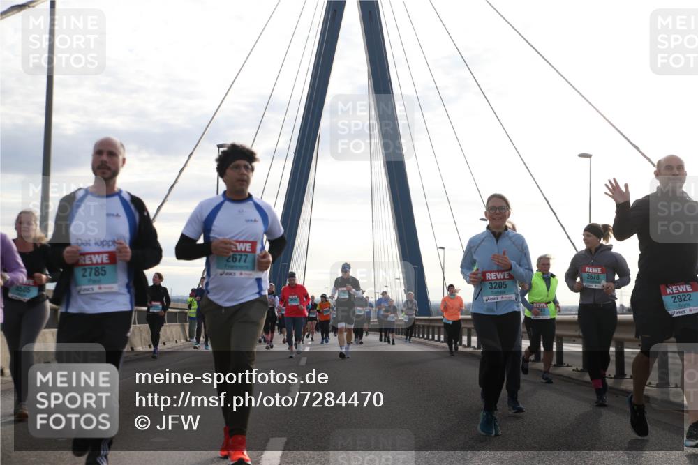 03.10.2024 - Köhlbrandbrückenlauf Jannik Wohlers http://msf.ph/oto/7284470 03.10.2024 09:32:30 Position 1 3505, 2785, 2677, 6, 3205, 43, 2678, 2922 meine-sportfotos.de
