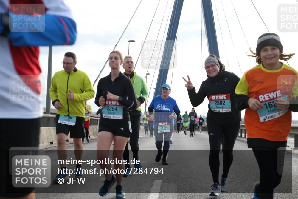 03.10.2024 - Köhlbrandbrückenlauf Jannik Wohlers http://msf.ph/oto/7284794 03.10.2024 09:32:41 Position 1 2299, 2254, 2774, 2592, 162 meine-sportfotos.de