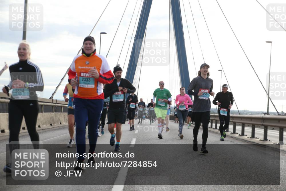 03.10.2024 - Köhlbrandbrückenlauf Jannik Wohlers http://msf.ph/oto/7284854 03.10.2024 09:32:50 Position 1 2334, 2333, 3037, 1501, 3251, 275, 2523 meine-sportfotos.de