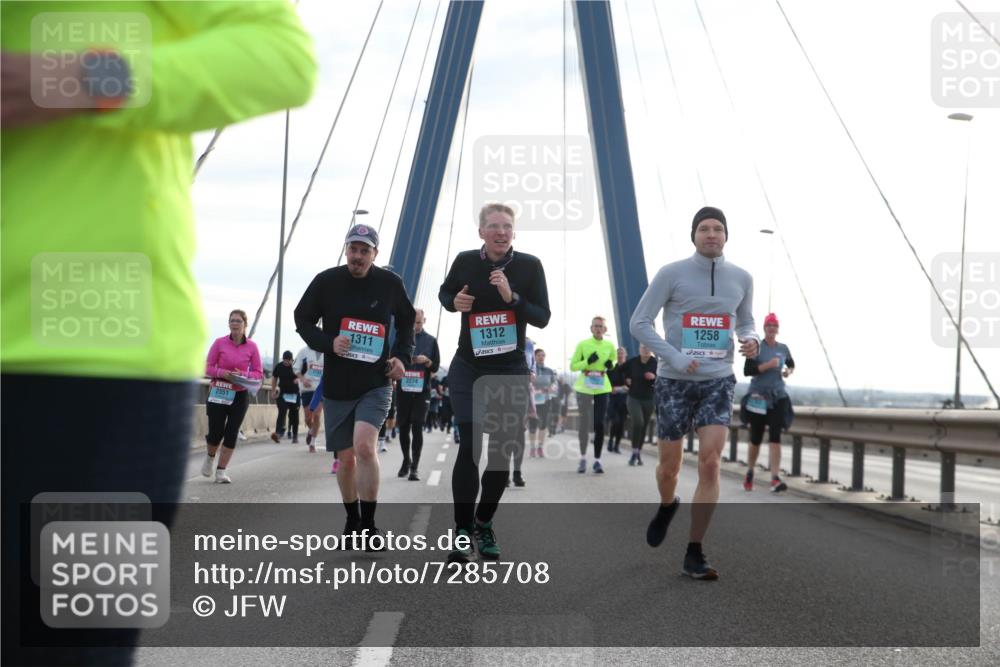 03.10.2024 - Köhlbrandbrückenlauf Jannik Wohlers http://msf.ph/oto/7285708 03.10.2024 09:32:58 Position 1 2551, 1311, 1312, 1258, 2274 meine-sportfotos.de