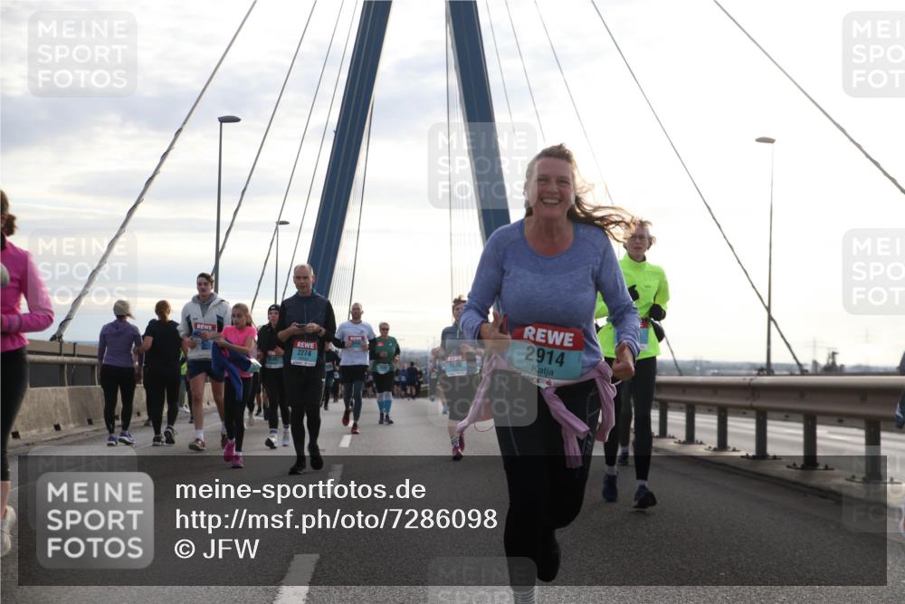 03.10.2024 - Köhlbrandbrückenlauf Jannik Wohlers http://msf.ph/oto/7286098 03.10.2024 09:33:02 Position 1 2745, 2274, 1939, 2914 meine-sportfotos.de