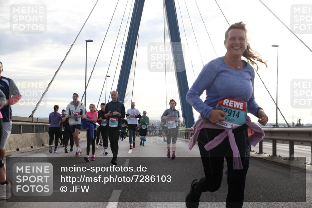 03.10.2024 - Köhlbrandbrückenlauf Jannik Wohlers http://msf.ph/oto/7286103 03.10.2024 09:33:02 Position 1 2745, 2274, 1939, 2914 meine-sportfotos.de