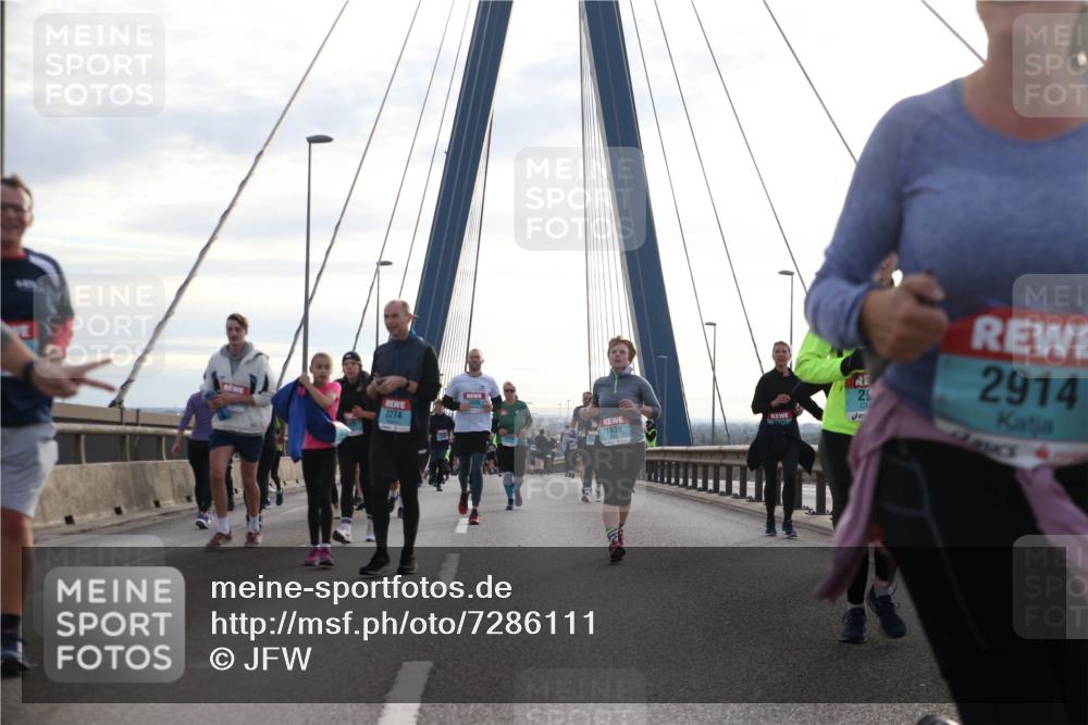 03.10.2024 - Köhlbrandbrückenlauf Jannik Wohlers http://msf.ph/oto/7286111 03.10.2024 09:33:03 Position 1 2274, 29, 2914, 1939 meine-sportfotos.de