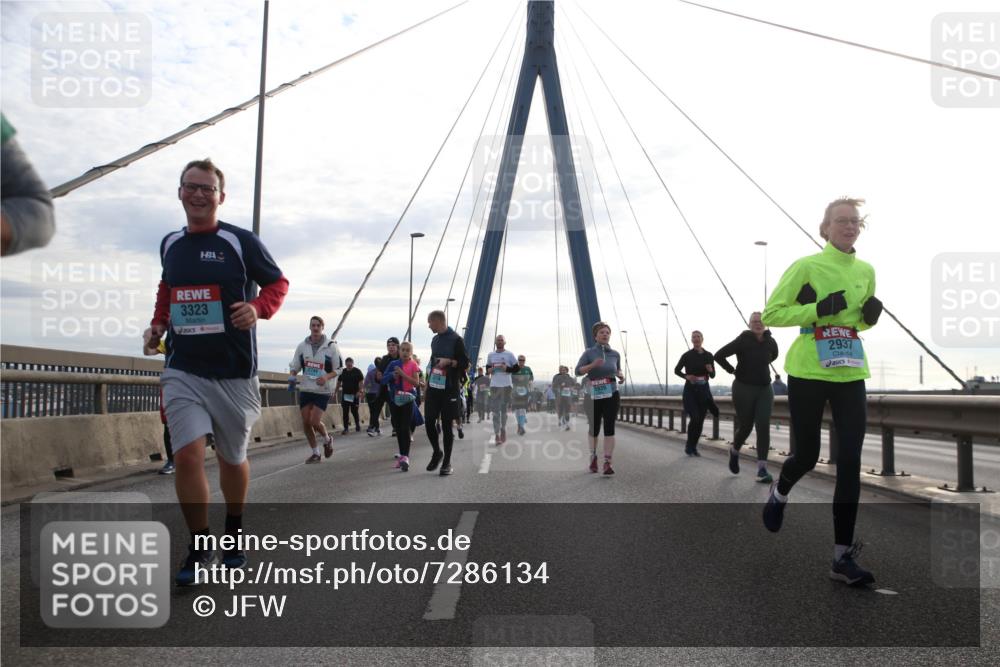 03.10.2024 - Köhlbrandbrückenlauf Jannik Wohlers http://msf.ph/oto/7286134 03.10.2024 09:33:04 Position 1 3323, 1939, 2937 meine-sportfotos.de