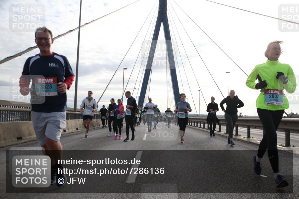 03.10.2024 - Köhlbrandbrückenlauf Jannik Wohlers http://msf.ph/oto/7286136 03.10.2024 09:33:04 Position 1 3323, 2744, 1939, 2937 meine-sportfotos.de