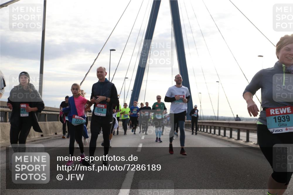 03.10.2024 - Köhlbrandbrückenlauf Jannik Wohlers http://msf.ph/oto/7286189 03.10.2024 09:33:06 Position 1 45, 2273, 2274, 2260, 386, 1939 meine-sportfotos.de