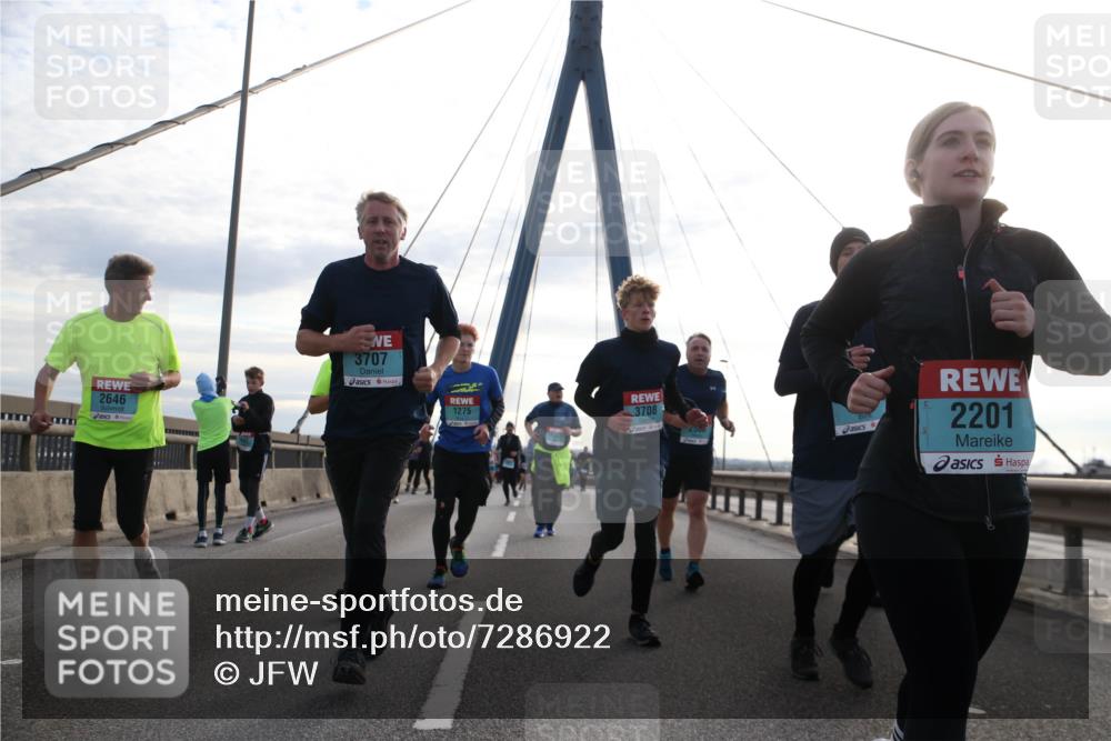 03.10.2024 - Köhlbrandbrückenlauf Jannik Wohlers http://msf.ph/oto/7286922 03.10.2024 09:33:12 Position 1 3707, 2646, 1275, 3708, 2201 meine-sportfotos.de