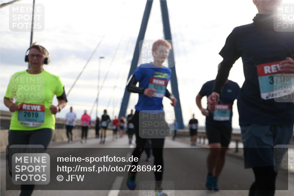 03.10.2024 - Köhlbrandbrückenlauf Jannik Wohlers http://msf.ph/oto/7286942 03.10.2024 09:33:13 Position 1 2619, 1279, 370 meine-sportfotos.de