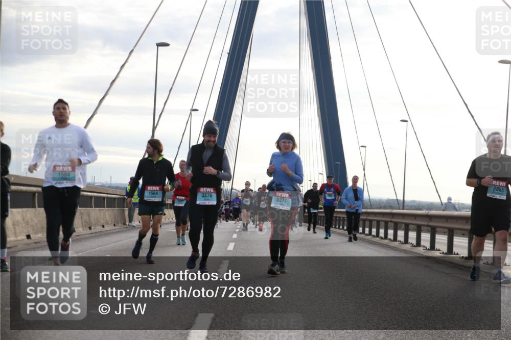 03.10.2024 - Köhlbrandbrückenlauf Jannik Wohlers http://msf.ph/oto/7286982 03.10.2024 09:33:17 Position 1 1584, 1564, 3376, 3377, 2899, 2855 meine-sportfotos.de