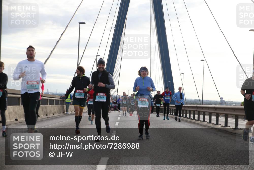 03.10.2024 - Köhlbrandbrückenlauf Jannik Wohlers http://msf.ph/oto/7286988 03.10.2024 09:33:17 Position 1 1584, 1564, 3376, 3377, 1 meine-sportfotos.de