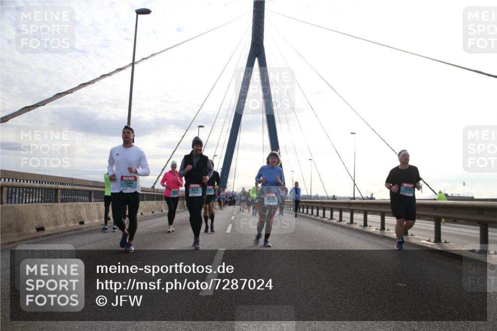 03.10.2024 - Köhlbrandbrückenlauf Jannik Wohlers http://msf.ph/oto/7287024 03.10.2024 09:33:18 Position 1 1584, 3376, 1564, 1315, 3377, 2855 meine-sportfotos.de
