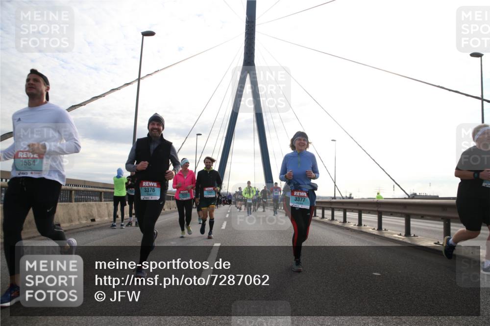 03.10.2024 - Köhlbrandbrückenlauf Jannik Wohlers http://msf.ph/oto/7287062 03.10.2024 09:33:19 Position 1 1584, 3376, 1564, 1315, 3377 meine-sportfotos.de