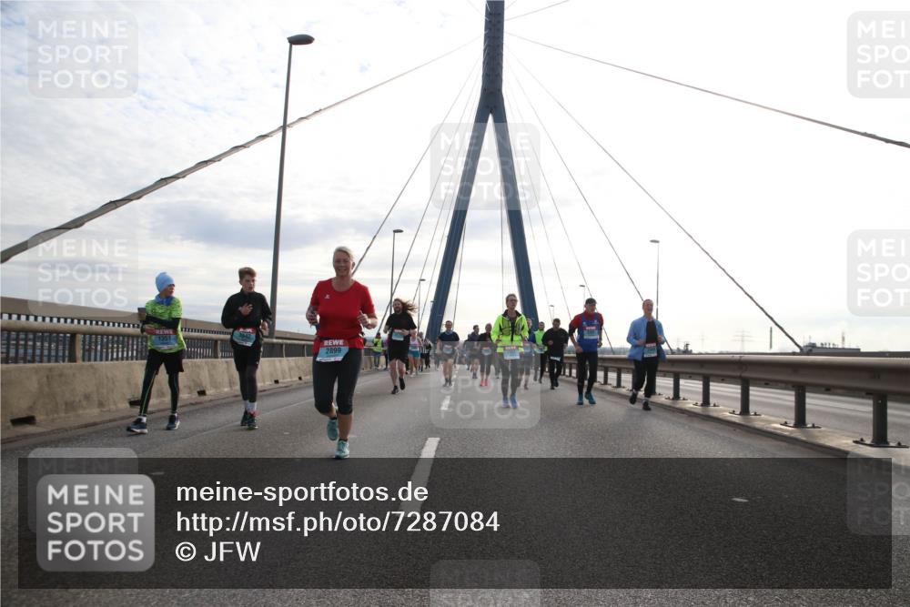 03.10.2024 - Köhlbrandbrückenlauf Jannik Wohlers http://msf.ph/oto/7287084 03.10.2024 09:33:22 Position 1 2899 meine-sportfotos.de