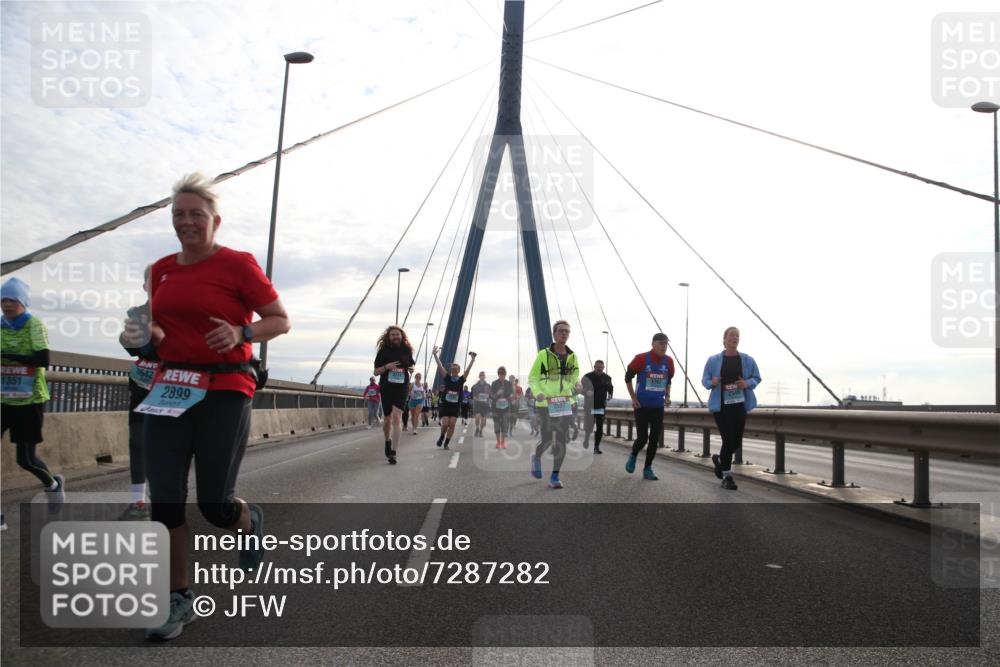 03.10.2024 - Köhlbrandbrückenlauf Jannik Wohlers http://msf.ph/oto/7287282 03.10.2024 09:33:23 Position 1 1351, 3642, 2899, 3537, 2946 meine-sportfotos.de