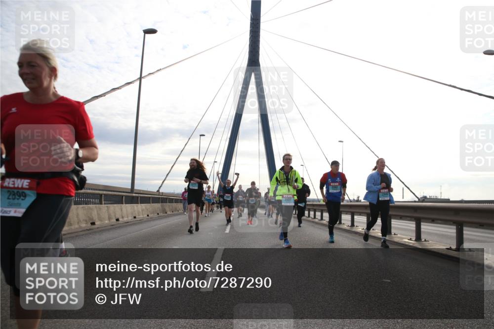 03.10.2024 - Köhlbrandbrückenlauf Jannik Wohlers http://msf.ph/oto/7287290 03.10.2024 09:33:23 Position 1 2899, 3537, 2946 meine-sportfotos.de