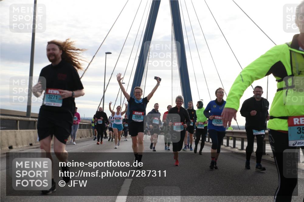03.10.2024 - Köhlbrandbrückenlauf Jannik Wohlers http://msf.ph/oto/7287311 03.10.2024 09:33:25 Position 1 3271, 2820, 2823, 2170, 1726, 3693, 35 meine-sportfotos.de