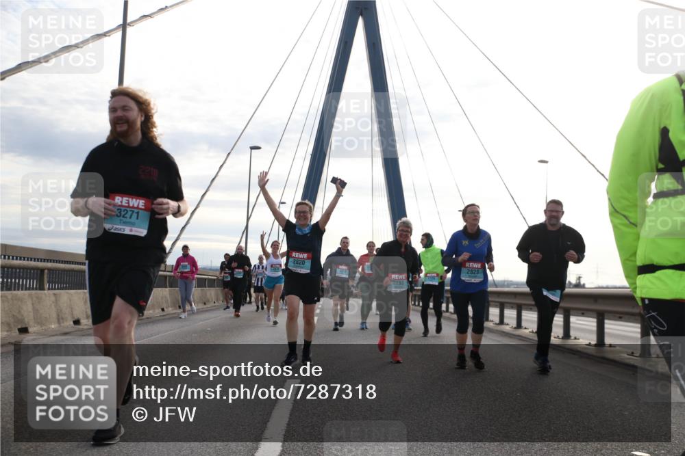 03.10.2024 - Köhlbrandbrückenlauf Jannik Wohlers http://msf.ph/oto/7287318 03.10.2024 09:33:25 Position 1 22, 3271, 2823, 2820, 1726, 3693 meine-sportfotos.de