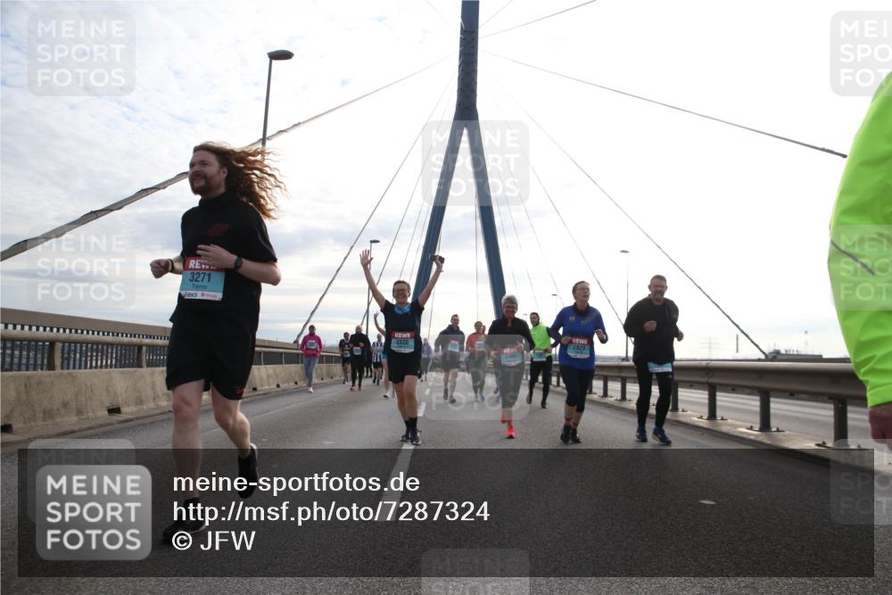 03.10.2024 - Köhlbrandbrückenlauf Jannik Wohlers http://msf.ph/oto/7287324 03.10.2024 09:33:26 Position 1 3271, 2820, 2823, 3693 meine-sportfotos.de