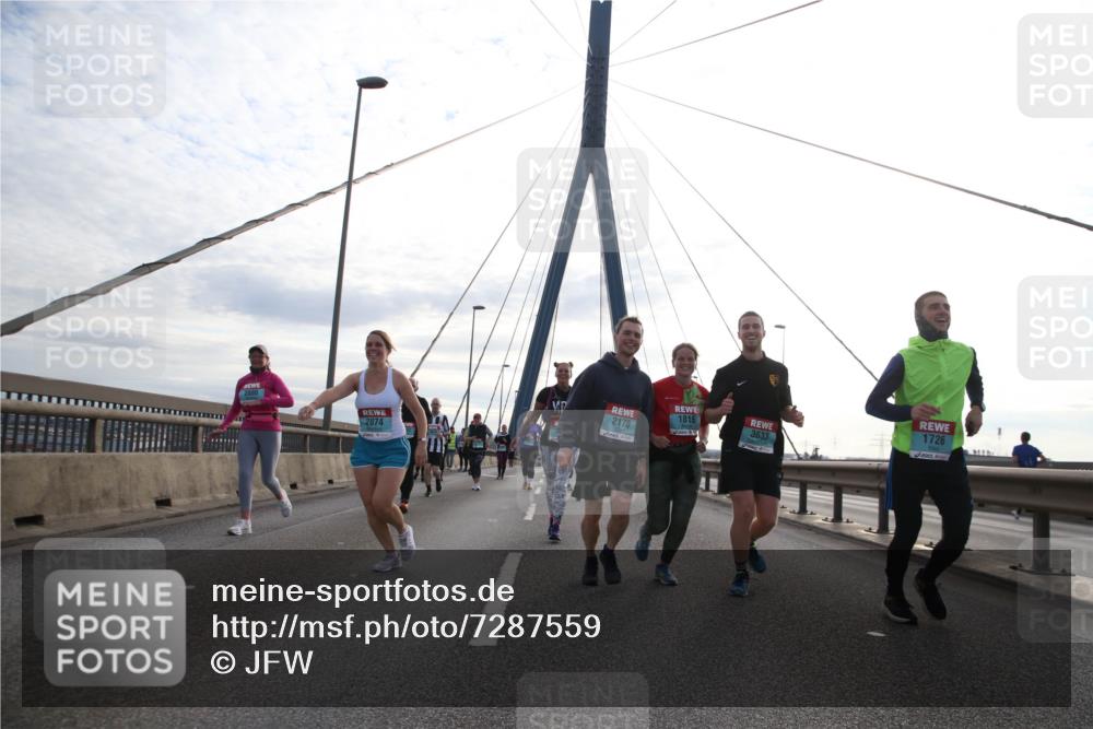 03.10.2024 - Köhlbrandbrückenlauf Jannik Wohlers http://msf.ph/oto/7287559 03.10.2024 09:33:29 Position 1 1815, 2170, 3633, 2874, 1726 meine-sportfotos.de