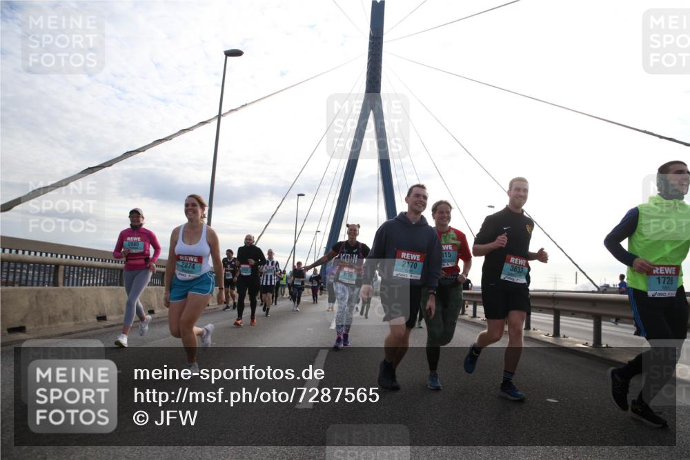 03.10.2024 - Köhlbrandbrückenlauf Jannik Wohlers http://msf.ph/oto/7287565 03.10.2024 09:33:29 Position 1 2880, 2874, 15, 3633, 1726, 3176, 2170 meine-sportfotos.de