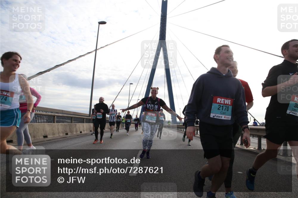 03.10.2024 - Köhlbrandbrückenlauf Jannik Wohlers http://msf.ph/oto/7287621 03.10.2024 09:33:30 Position 1 374, 30, 1922, 3176, 2170, 36 meine-sportfotos.de