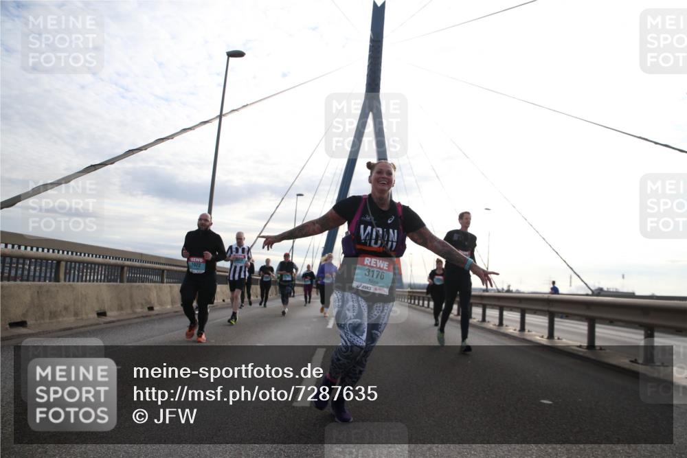 03.10.2024 - Köhlbrandbrückenlauf Jannik Wohlers http://msf.ph/oto/7287635 03.10.2024 09:33:31 Position 1 1922, 3176 meine-sportfotos.de