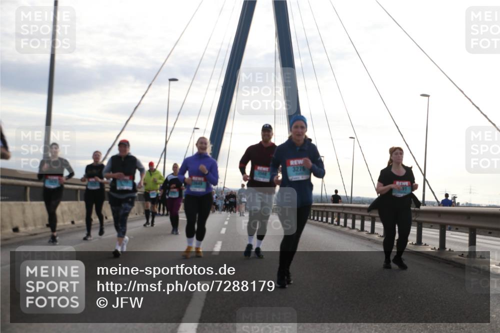 03.10.2024 - Köhlbrandbrückenlauf Jannik Wohlers http://msf.ph/oto/7288179 03.10.2024 09:33:33 Position 1 3276, 91 meine-sportfotos.de