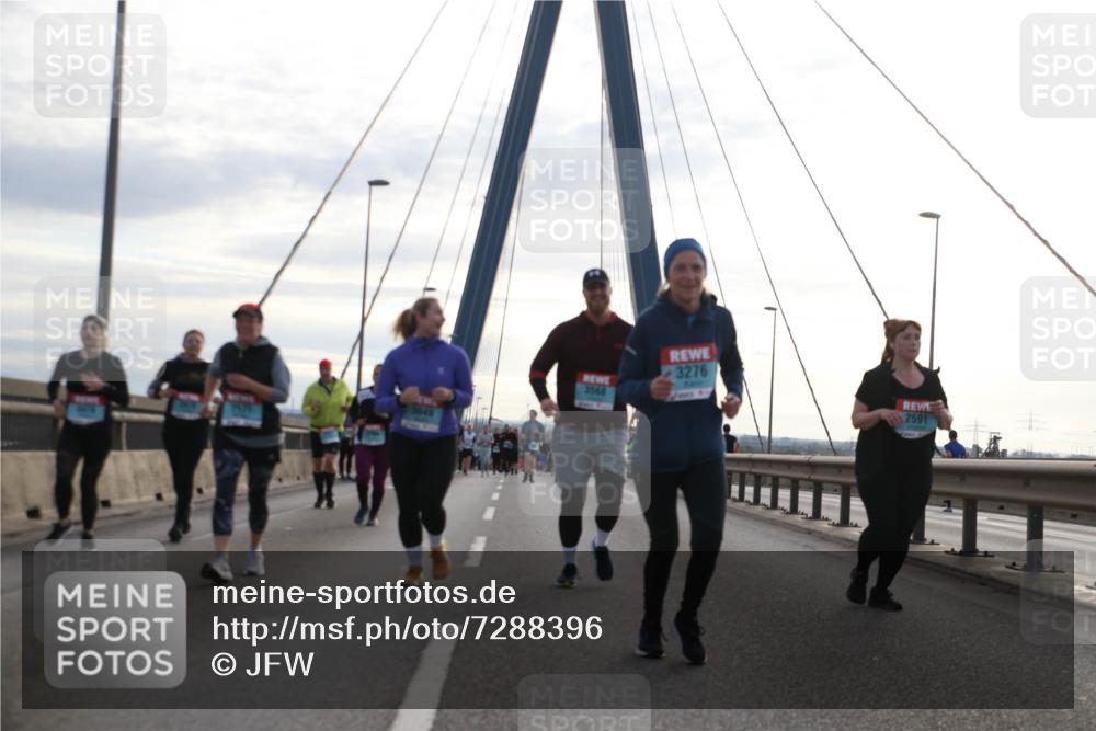 03.10.2024 - Köhlbrandbrückenlauf Jannik Wohlers http://msf.ph/oto/7288396 03.10.2024 09:33:33 Position 1 3649, 3276, 3568, 2591 meine-sportfotos.de