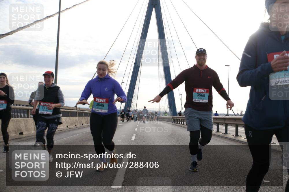 03.10.2024 - Köhlbrandbrückenlauf Jannik Wohlers http://msf.ph/oto/7288406 03.10.2024 09:33:34 Position 1 76, 217, 3649, 3568 meine-sportfotos.de